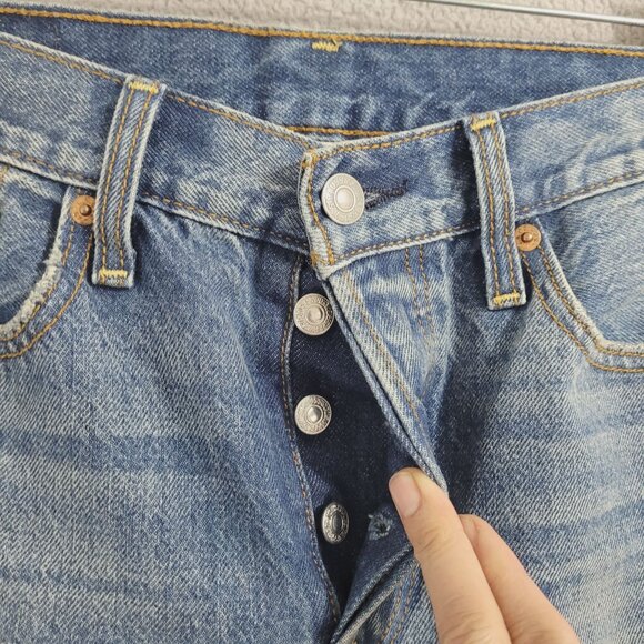 Levis Womens  Button fly Jeans Size 28 100% Cotton Raw hem Light Distressed 4CT - Picture 9 of 11
